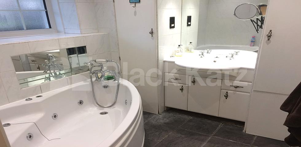 			LET, 2 Bedroom, 1 bath, 1 reception Apartment			 Wolseley Street, Shad Thames 